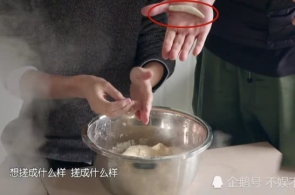 央视速评：延续把新时刻党的筑设新的伟大工程推向行进